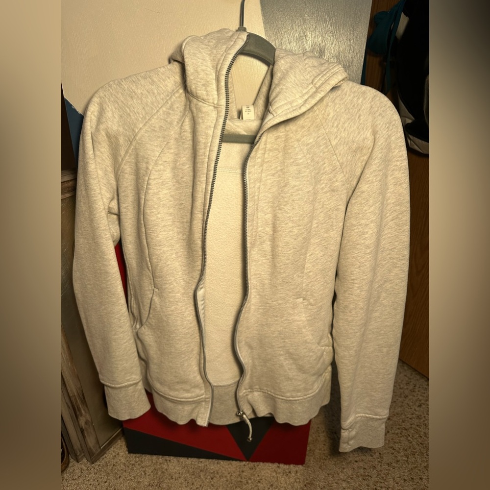 Lulu lemon Scuba full Zip. Selling because it's too big.
